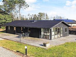 5 Star Holiday Home in Hals