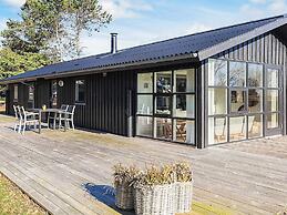 5 Star Holiday Home in Hals