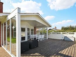 6 Person Holiday Home in Ulfborg