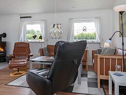 6 Person Holiday Home in Ulfborg