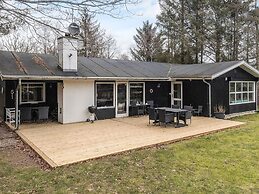 5 Star Holiday Home in Hals