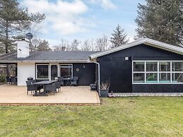 5 Star Holiday Home in Hals