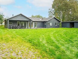 5 Star Holiday Home in Grenaa