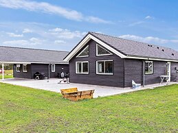 5 Star Holiday Home in Vaeggerlose