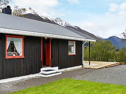 6 Person Holiday Home in Sæbø
