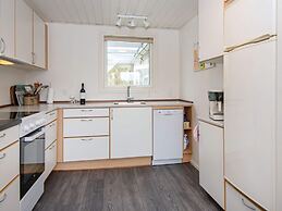 Spacious Holiday Home in Hemmet near Sea