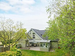 Spacious Holiday Home in Hemmet near Sea
