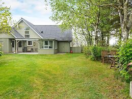 Spacious Holiday Home in Hemmet near Sea