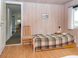 Spacious Holiday Home in Hemmet near Sea