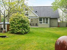 Spacious Holiday Home in Hemmet near Sea