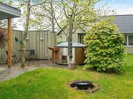 Spacious Holiday Home in Hemmet near Sea
