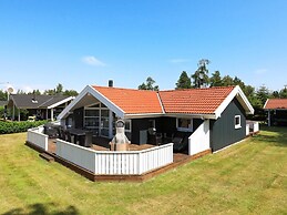 5 Star Holiday Home in Vaeggerlose