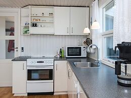 6 Person Holiday Home in Allingabro-by Traum