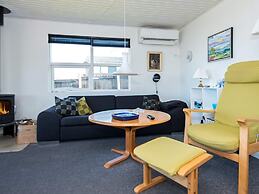 6 Person Holiday Home in Allingabro-by Traum