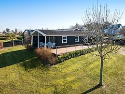 6 Person Holiday Home in Allingabro-by Traum