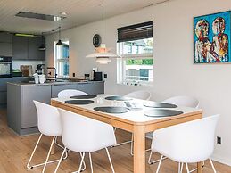 6 Person Holiday Home in Allingabro-by Traum