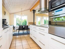 5 Star Holiday Home in Hovborg