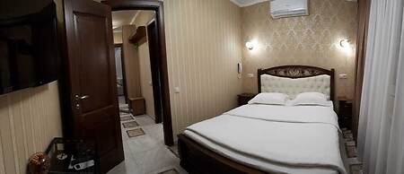 Hotel Day and Night on Michurinskiy