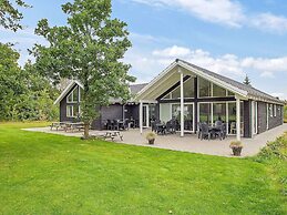 5 Star Holiday Home in Henne