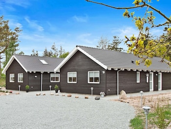 5 Star Holiday Home in Henne