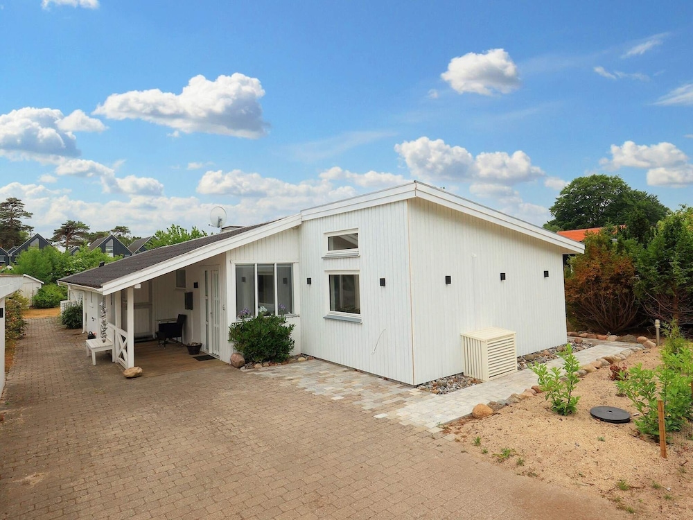 8 Person Holiday Home in Vaeggerlose