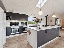 5 Star Holiday Home in Spottrup