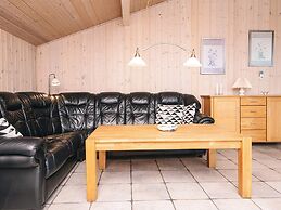 Secluded Holiday Home in Henne near Beach