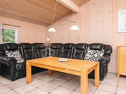 Secluded Holiday Home in Henne near Beach