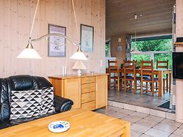Secluded Holiday Home in Henne near Beach