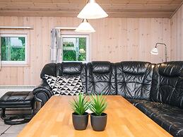 Secluded Holiday Home in Henne near Beach