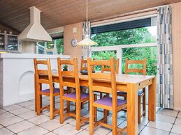 Secluded Holiday Home in Henne near Beach