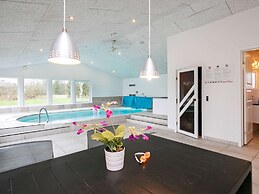 5 Star Holiday Home in Hals