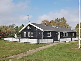 5 Star Holiday Home in Hals