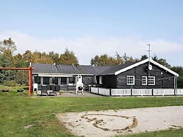 5 Star Holiday Home in Hals