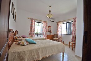Spacious 4 Bedroom Villa Located in its own Grounds, With Private Pool