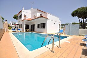 Spacious 4 Bedroom Villa Located in its own Grounds, With Private Pool