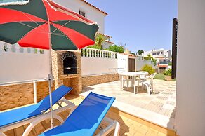 Spacious 4 Bedroom Villa Located in its own Grounds, With Private Pool