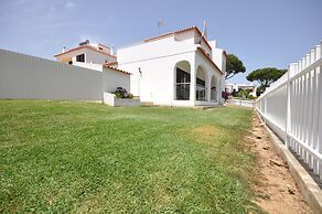 Spacious 4 Bedroom Villa Located in its own Grounds, With Private Pool