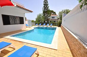 Spacious 4 Bedroom Villa Located in its own Grounds, With Private Pool