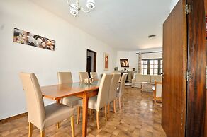 Traditional Private Pool, Walking Distance to Centre, Golf Facing