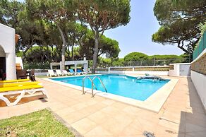 Traditional Private Pool, Walking Distance to Centre, Golf Facing