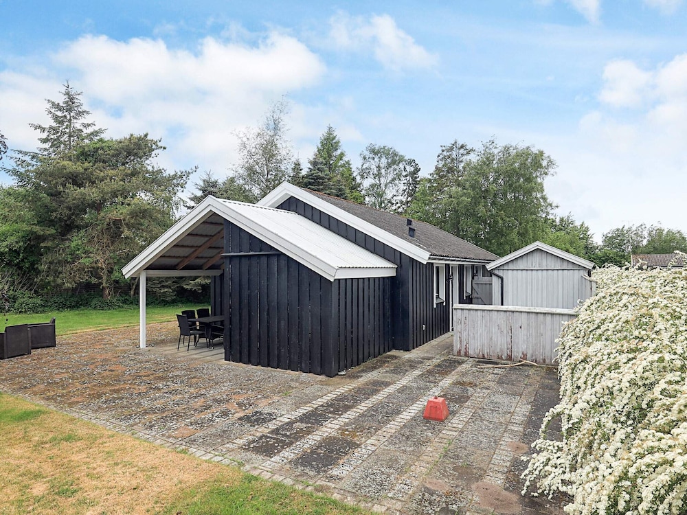 6 Person Holiday Home in Gedser