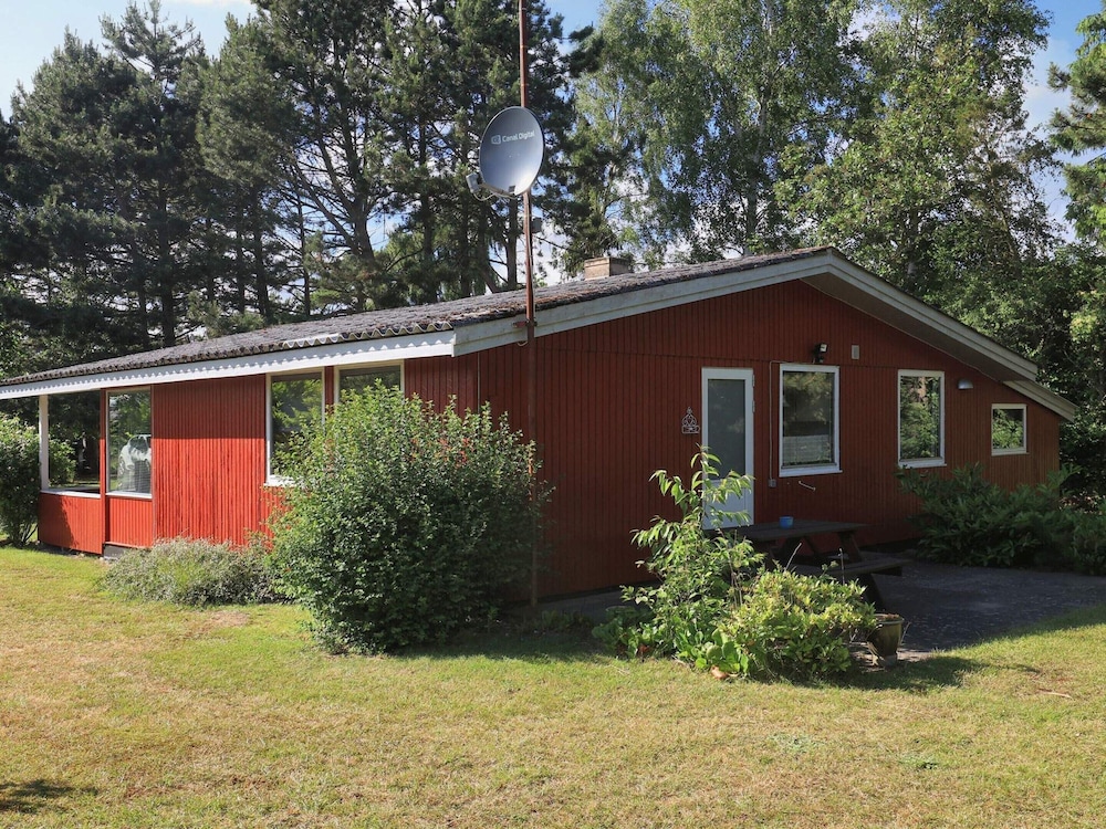 6 Person Holiday Home in Vaeggerlose