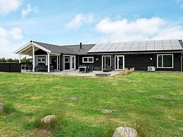 5 Star Holiday Home in Vaeggerlose