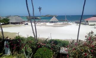 Beach Front Nicky Villa - Watamu Beach