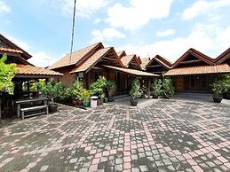 OYO 90038 Dalyla Inn Chalet
