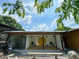 Hu Shan Resort