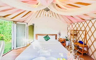 Moc Glamping & Ecohouse