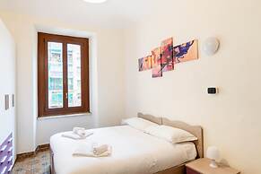 Dante Subway Apartment