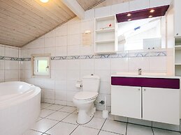 5 Star Holiday Home in Henne